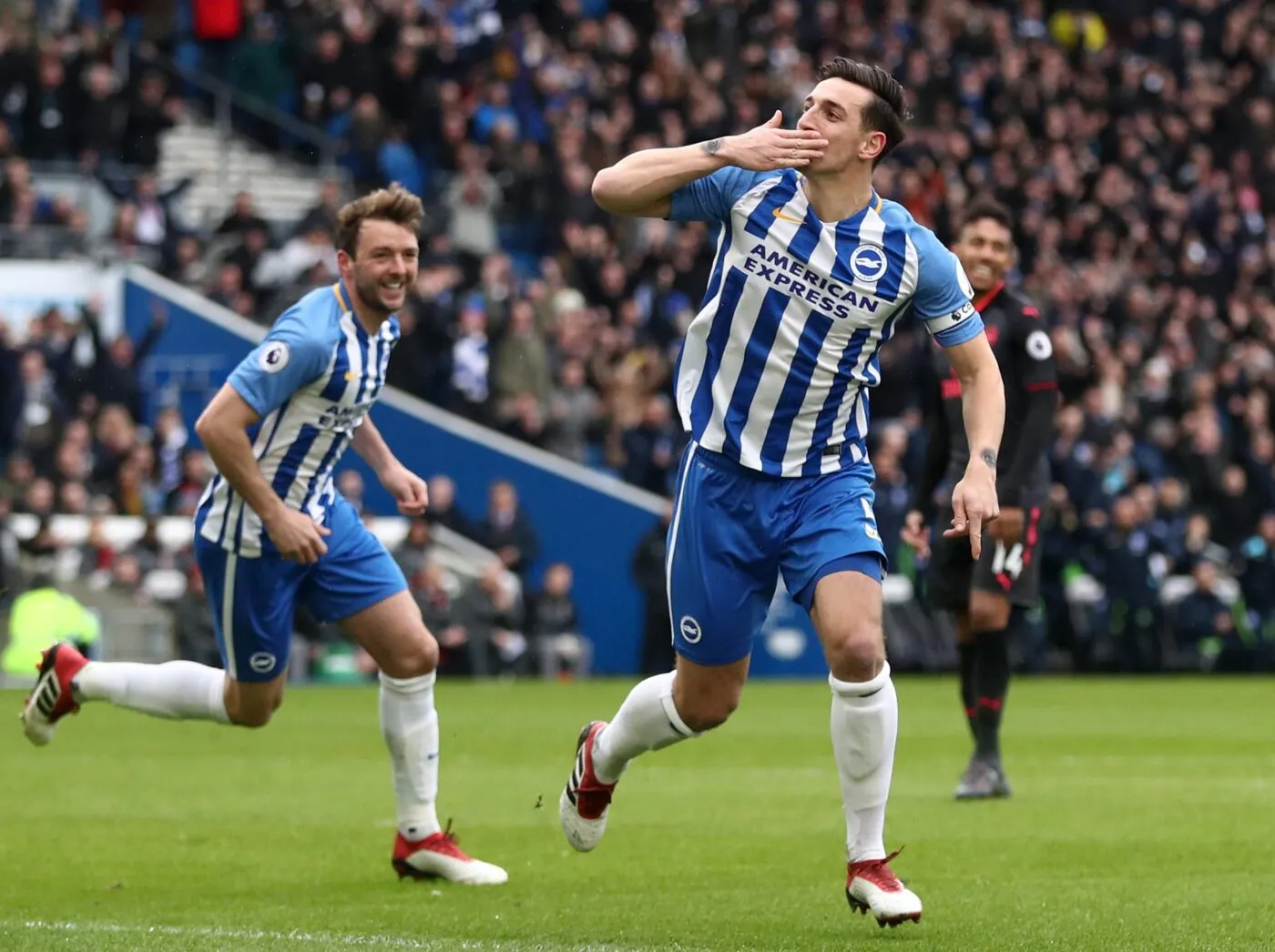 Vòng 32 là vòng đấu của chú ngựa ô thành Brighton